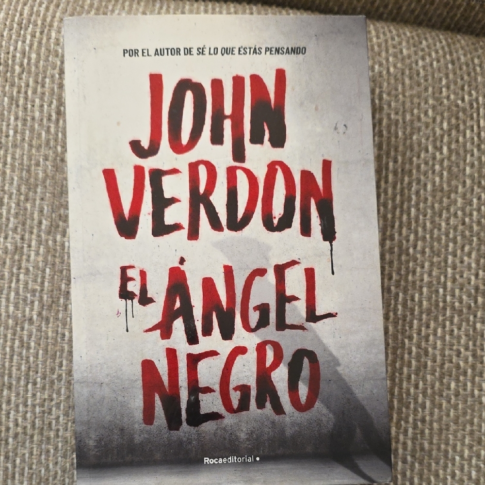 John Verdon's 'El Ángel Negro' - Striking Red and Black Cover
